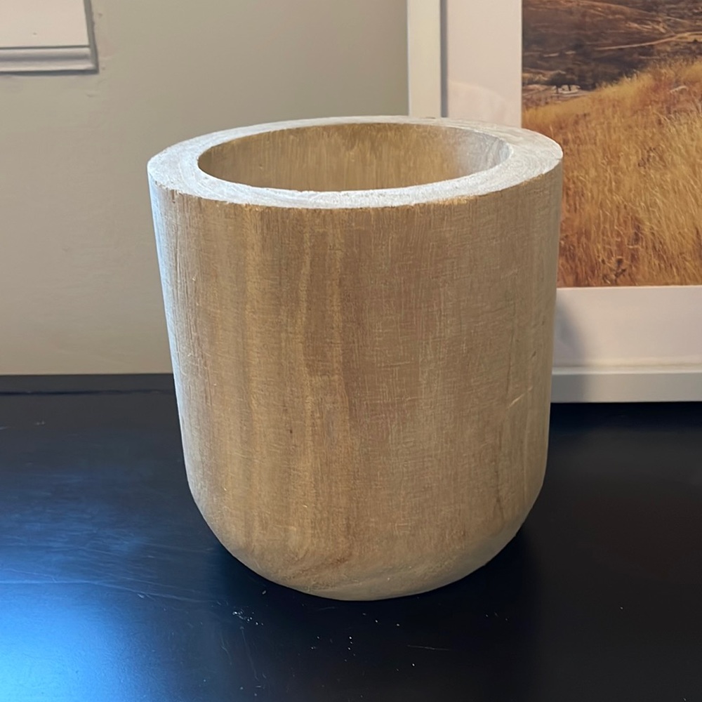 Threshold wooden planter bowl